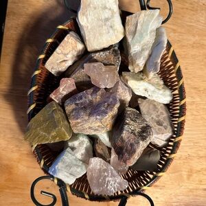 Mixed Rock for Tumbling
2 pound 9 oz.